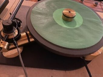 TURNTABLE KUZMA Model: STABISSTOGIS