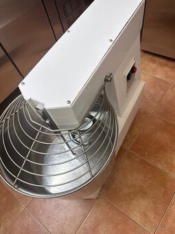 Hnětač těsta Redfox HTF 33T