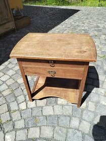 Dubový stoleček nádherný secesní
