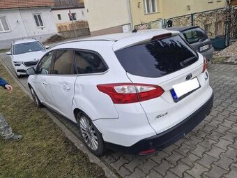 Prodám veškeré díly z vozidla Ford Focus mk3 1.6 ecoboost