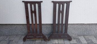 Nohy šicího stroje.