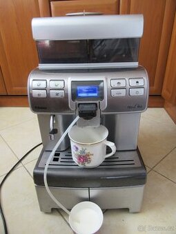 Nabízím profi kávovar Saeco Aulica SUP040R. Horká voda jde.