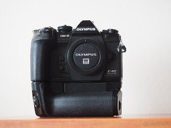 Olympus OM-D E-M1 mark III + bateriový grip