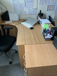 Stůl kancelářský