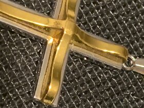 pěkný moderně pojatý křížek na řetízku , 60cm