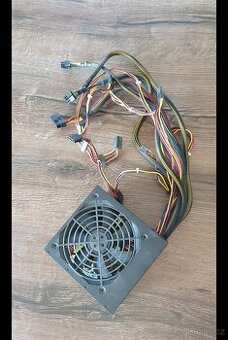 Zdroj 550w