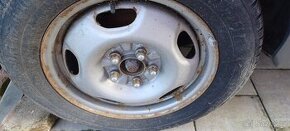 Zimní pneu 215/60 R16 na discích
