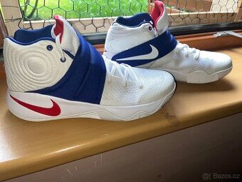 Basketbalové tenistky Niké Kyrie 2
