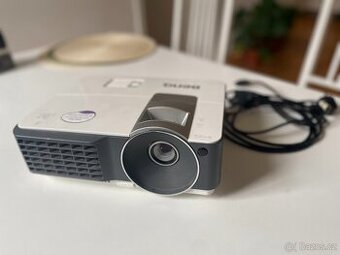Data projektor BENQ MW712 - 1