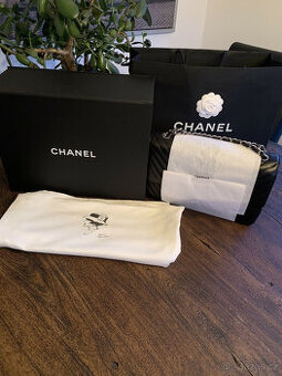 Originální kabelka CHANEL Jumbo Chevron, černá, nová se stří - 1
