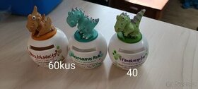 Dinosauří pokladničky se jmény