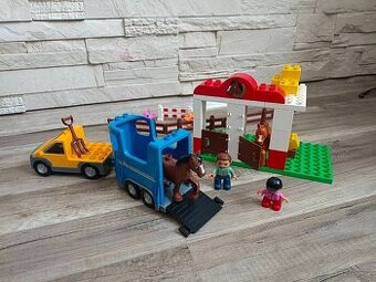 LEGO DUPLO KOŇSKÁ STÁJ S PŘEVOZNÍKEM 5648