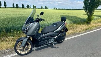 Yamaha X-Max 300 Akrapovič, najeto 1200 km, CZ