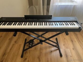 Digitální piano Roland FP-4, 88 kláves, se stojanem a pedále