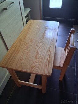 Stolek se židličkou