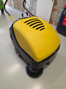 KARCHER KM 85/50W - ZAMETACÍ STROJ S MOTOREM