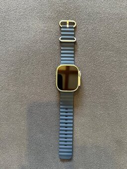 Apple Watch Ultra 2 49mm titanové pouzdro s modrým oceánským
