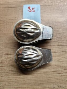 Prodám 35 ks vánočních formiček vyklápěcí ořech