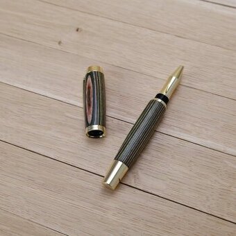 Black chilli - kuličkové dřevěné pero Gentleman