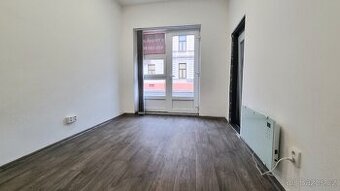 PRONÁJEM OBCHODNÍCH PROSTOR V CENTRU OPAVY - 1