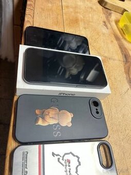 Prodám iPhone 16e 128gb 3roky záruka