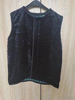 Černá vesta, velikost asi 152