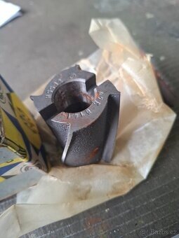 Výhrubník nástrčný