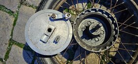 Přední ráfek s pneu + brzdový štít Jawa 16"