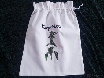 VYŠÍVANÝ PYTLÍČEK NA BYLINKY - KOPŘIVA