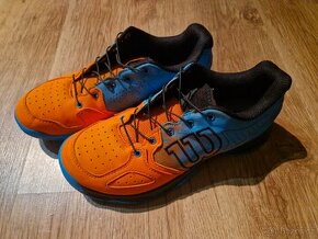 Nabízím boty Wilson-vel.38 1/3