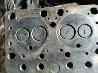 Prodám perfektní hlavu na ZETOR25-12000,-