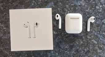 AirPods 2 s Lightning nabíjecím pouzdrem