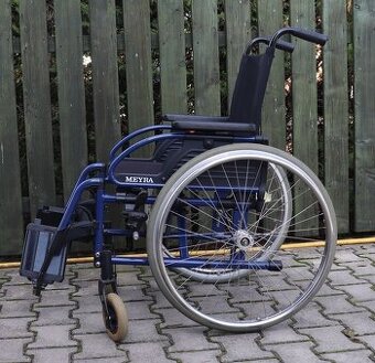 040-Mechanický invalidní vozík Meyra.