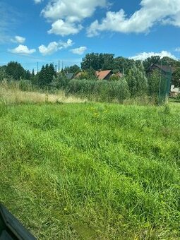 Pěkný, rovinatý stavební pozemek 901 m2