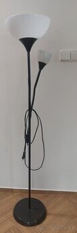 Prodám stojací lampu v dobrém stavu, plně funkční,výška 141c - 1