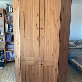 Počítačová skříň ze série IKEA leksvik
