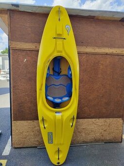 kajak LIQUID LOGIC HUCK délka 234 cm