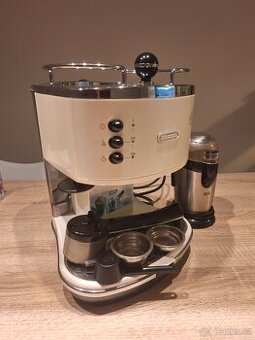 Pákový kávovar Delonghi