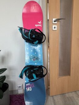 Snowboard Raven s vázáním Gravity 140 cm