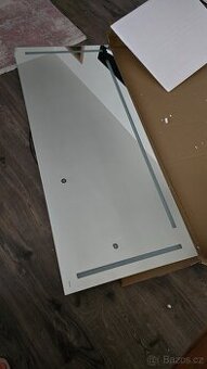 Velké zrcadlo - osvětlení nefunkční