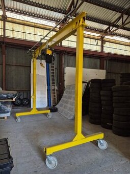 Mobilní portálový jeřáb