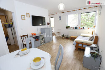 Krásný slunný byt 2+1/B/S v prvním patře cihlové novostavby 