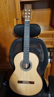 Koncertní kytara - ruční výroba - celomasiv