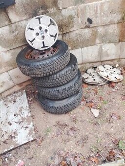 Zimní kola Plecháče s poklicemi