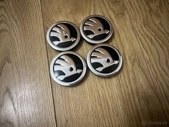 Krytka středu kola se znakem Škoda