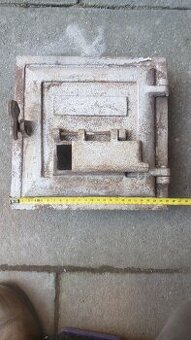 Litinová dvířka pro pec, kamna, krb. (2 druhy)