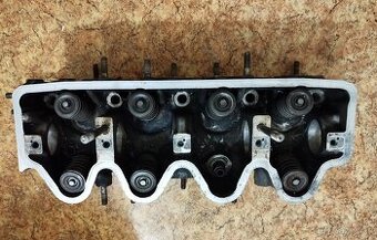 Hlava válců Nissan sunny b12 motor 1.6 SLX