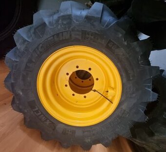 Michelin XMCL 16/70-20 (400/70-20) s disky - JCB 406 - 409