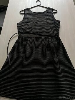 Nové dámské společenské Šaty vel 40