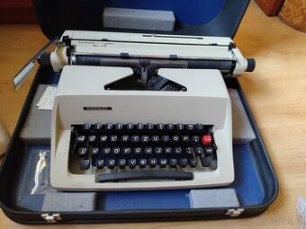 kufříkový psací stroj Consul